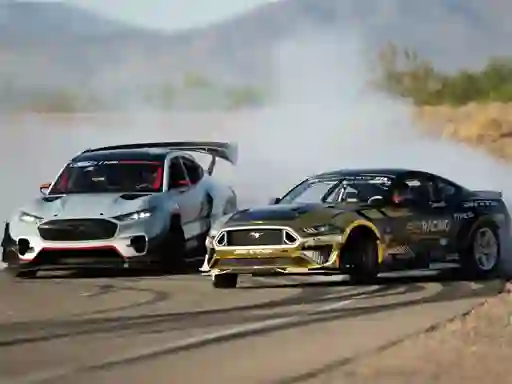 Peli Drifting Mustang Car Puzzle verkossa