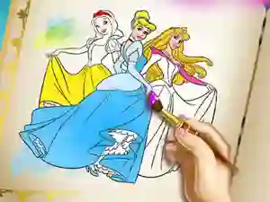 Peli Princesses Coloring Book verkossa