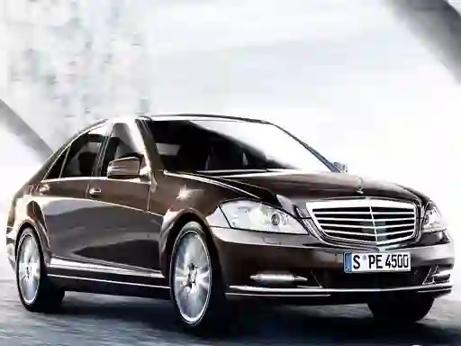 Peli Luxury Sedan Suzzle verkossa