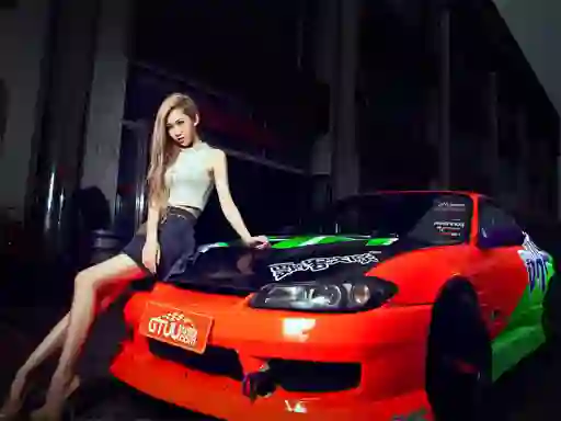 Peli Girls and Cars verkossa