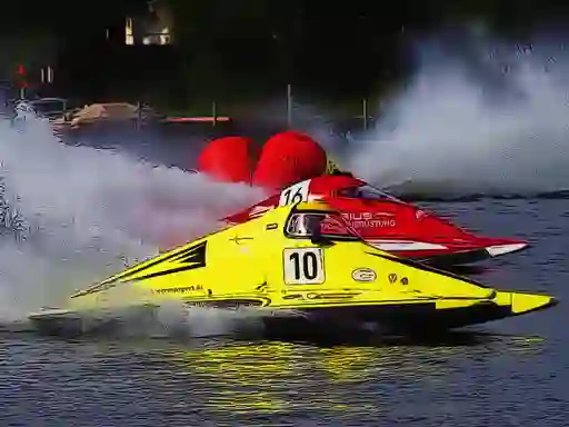 Peli Motor Racing Boat verkossa